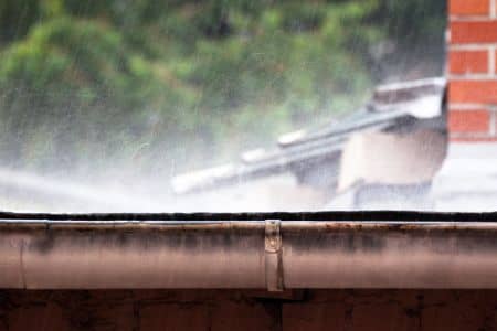 3 Important Reasons To Have Your Gutters Cleaned In The Fall